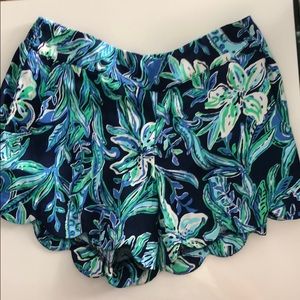 LILLY PULITZER 4” Dahlia Short size Medium